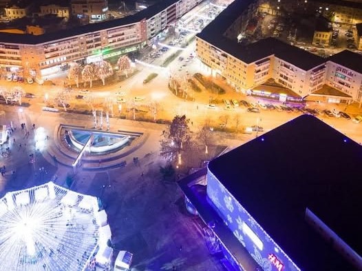 TULCEA: Festivitate de aprindere a iluminatului de sărbători