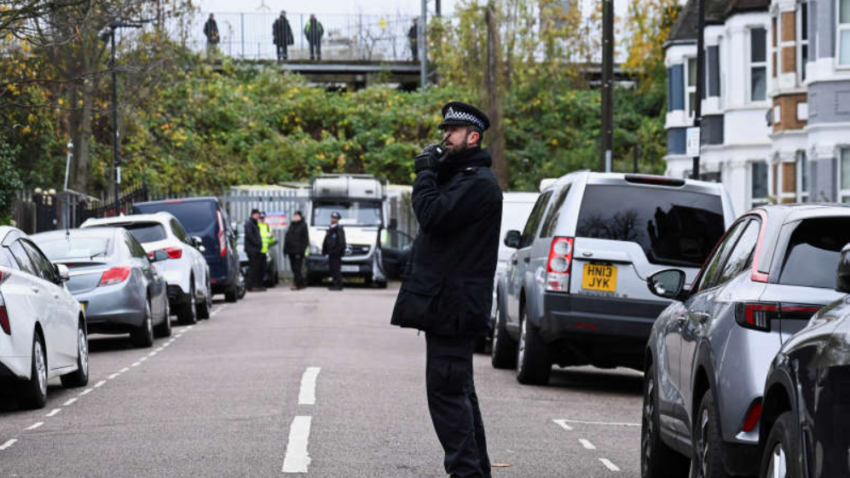 LONDRA: Barbat arestat după ce a lovit mai mulți pietoni cu maşina