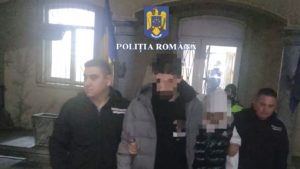 Două persoane, dintre care un minor, reținute de polițiștii constănțeni, bănuite de tâlhărie calificată și lipsire de libertate în mod ilegal