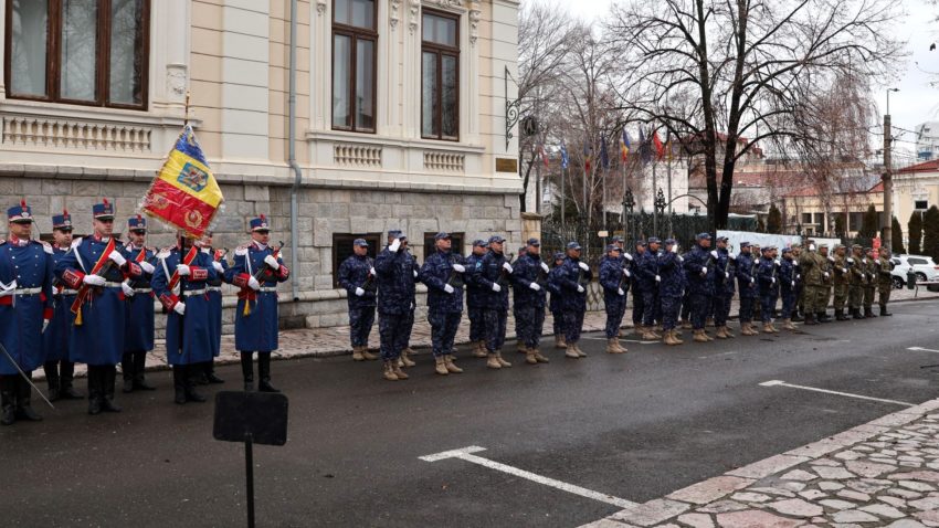 TULCEA: Ceremonial militar şi religios, la Monumentul Eroilor Revoluţiei