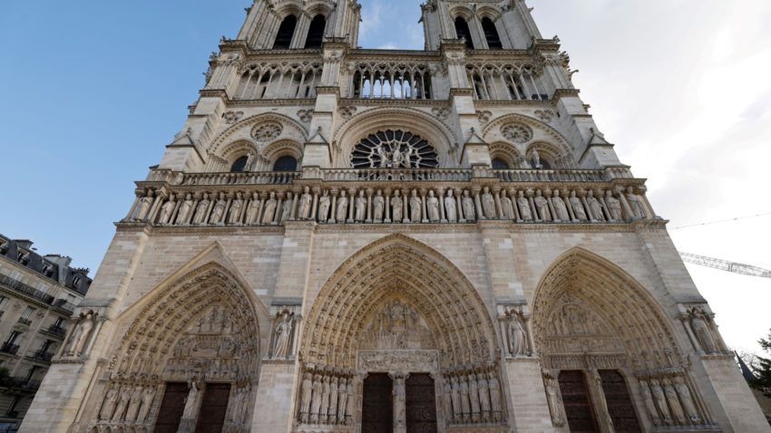 FOTO | Catedrala Notre-Dame din Paris s-a redeschis. Cum arată monumentul după restaurare și când va putea fi vizitat