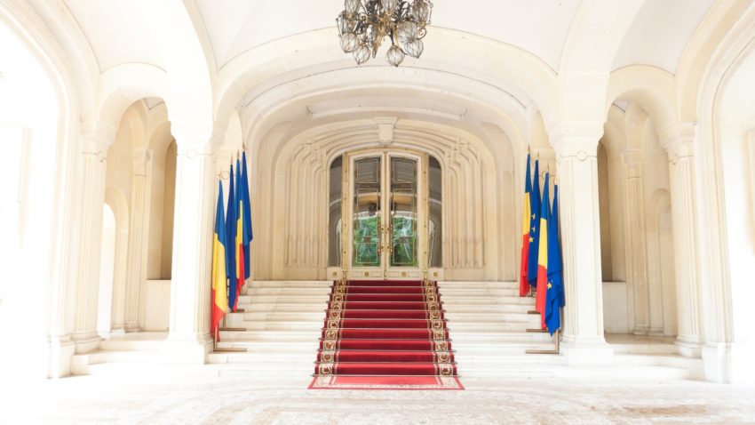 Klaus Iohannis convoacă partidele la consultări pentru desemnarea premierului