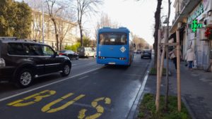 VIDEO: Banda de autobuz de pe bulevardul Tomis – porțiunea cuprinsă între intersecțiile cu bulevardele Mamaia și Ferdinand – nu este respectată