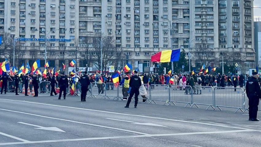 Protestul sindicaliștilor, încheiat mai devreme, din cauza susținătorilor lui Călin Georgescu sosiți în fața Guvernului