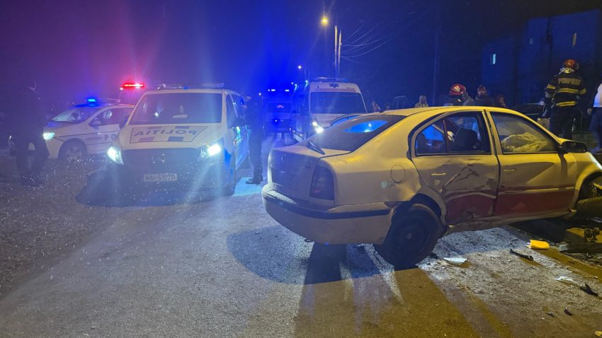 (FOTO-VIDEO) TULCEA: Accident rutier în municipiu. 4 tineri au fost răniți