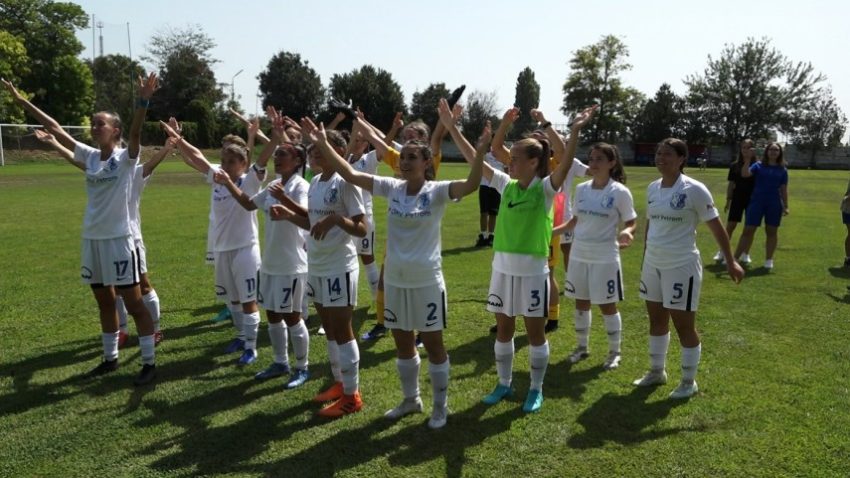 Fotbalistele de la Farul joacă în play-off în Superliga feminină