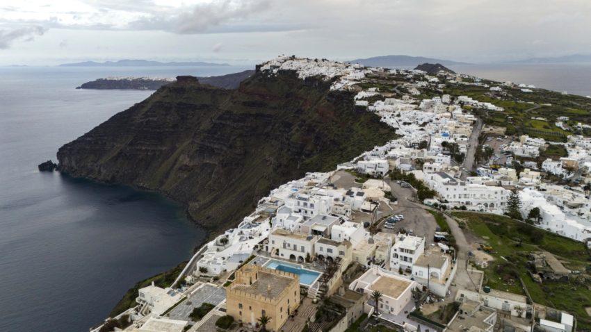 GRECIA: Noi cutremure de peste 4 grade, în largul insulei Santorini